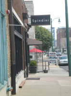 Spindini outside