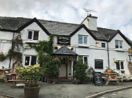 Cygnets At The Swan Inn outside