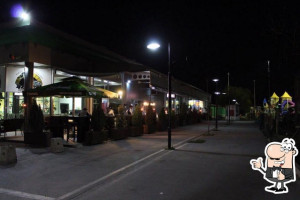 Complex La Strada Pizza Playground outside