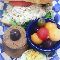 Dixie Picnic food