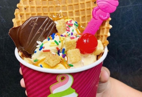 Menchie's Frozen Yogurt food