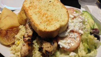 Herc's Greek Eatery food