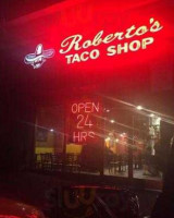 Roberto's Taco Shop outside