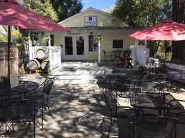 Scott Harvey Wines Tasting Room inside