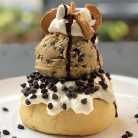 Cinnaholic food