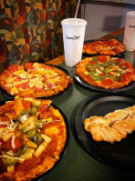 Round Table Pizza food