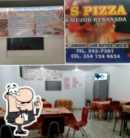 Janys Pizza inside