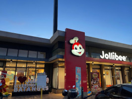 Jollibee outside