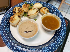 Flying Idlis food