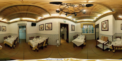 Restaurante O Poleiro inside