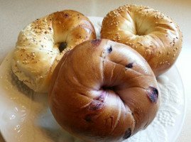 Amis Hot Bagels food