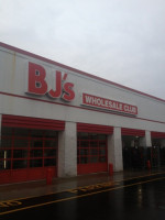 Bj's Bakery outside