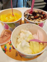 Menchie's Frozen Yogurt food