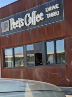 Peet's Coffee outside