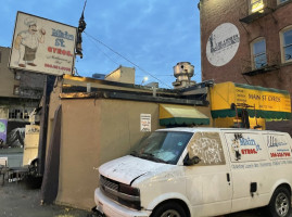 Main St Gyros outside