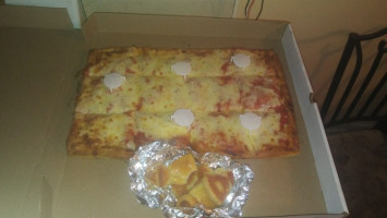 Milly's Pizzeria food