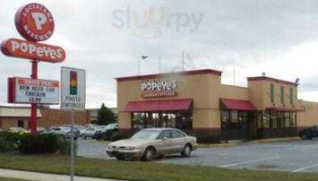 Popeye's Chicken And Biscuits outside