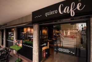 Quiero Café outside