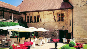 Du Château De Vuissens food