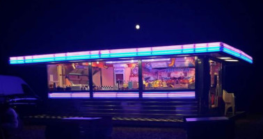 American Diner 50's outside