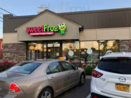 Sweet Frog outside