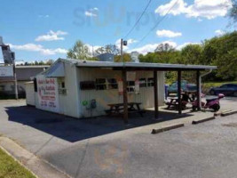 Mick's -b-q outside