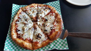 Landshark's Pizza Co. food