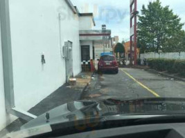 Rally's Hamburgers outside