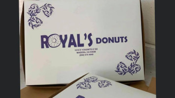 Royal's Donuts inside