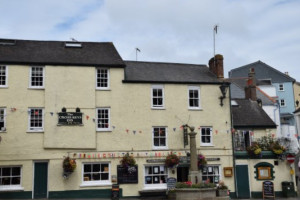 The Cross Keys Inn outside