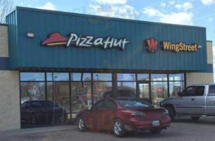 Pizza Hut outside