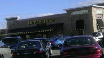 Buffalo Wild Wings outside