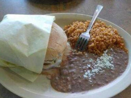 Beto's Taqueria food