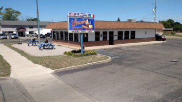 Goodson's Frosty Treat outside