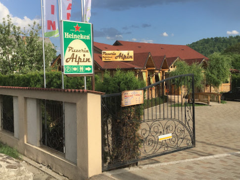 Pizzeria Alpin Exterior