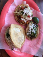 Nelas Tacos food