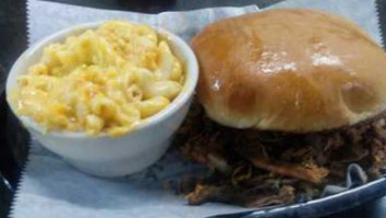 Nooga-Q Smokehouse & Grill food