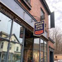 Moon Dog Cafe outside