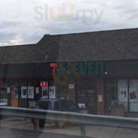 7-eleven outside