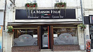 la maison italie outside