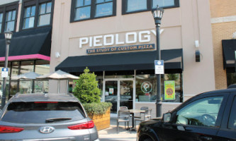 Pieology Pizzeria North Hills inside