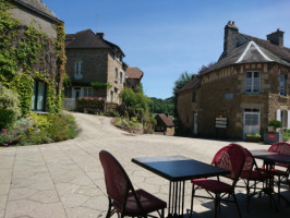 L'auberge Des Peintres inside