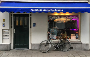 Zalmhuis outside