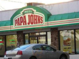 Papa Johns Pizza outside