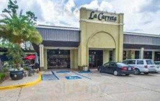 La Carreta outside