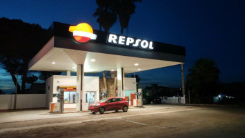 Repsol Las Palmeras outside