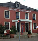 Auberge Bourbonnaise Les Delices De Julie Et Marie outside