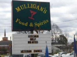 Mulligans Food Spirits outside