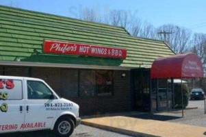 Phifer's Hot Wings -b-q outside