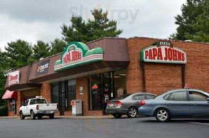 Papa Johns Pizza outside